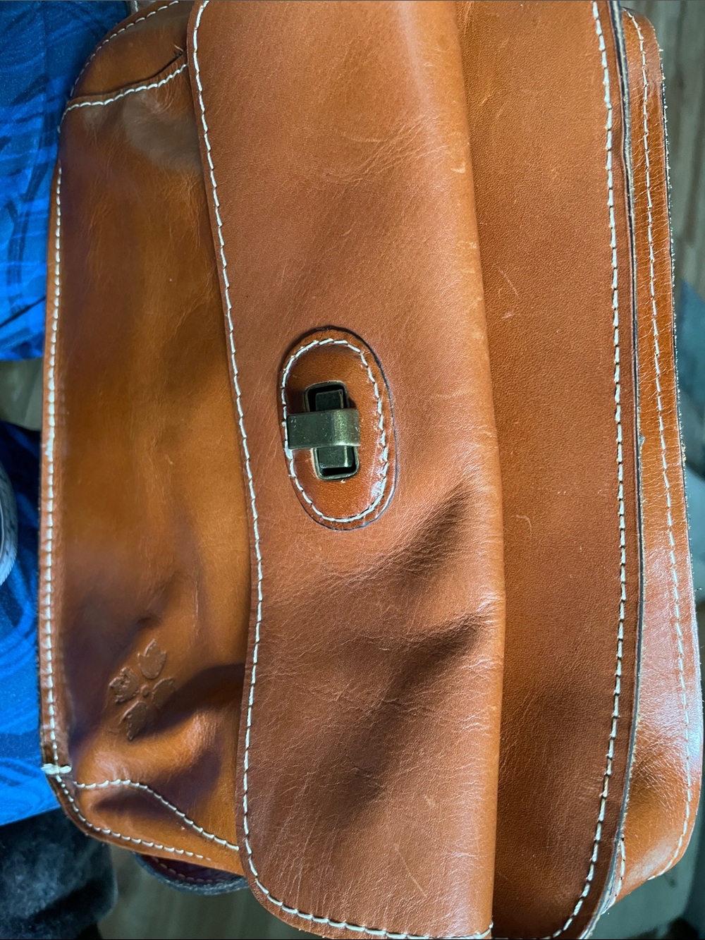 Patricia Nash, leather Beaumont crossbody has some scuff marks. - Picture 9 of 16